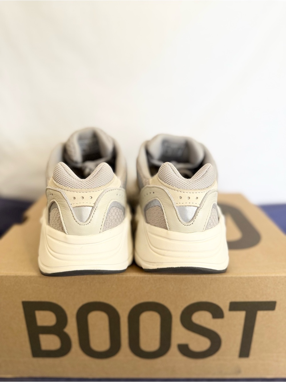AUTHENTIC Adidas Yeezy Boost 700 V2 Cream size 10 GY7924 2021 PRE-OWNED w/ box - Picture 5 of 9